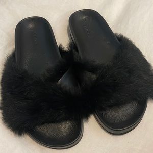 VINCE Black Fur and Leather Slides